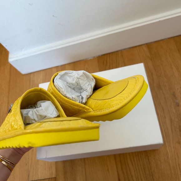 NWT By Far Ari Slip-on Slides Duckling Circular Croco Embossed Leather in Yellow - Picture 12 of 14